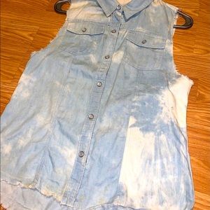 Sleeveless button up